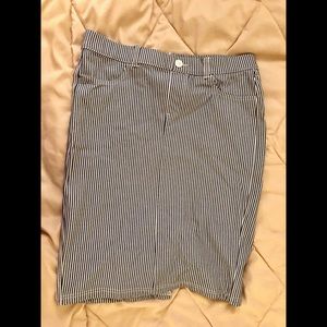 One 5 One knee length skirt medium